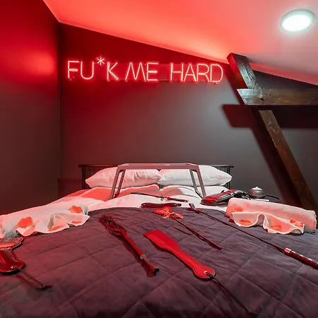 Apartment Secret *